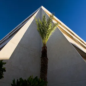 Piramides Otel